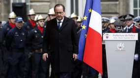 François Hollande, lors de la cérémonie d'hommage aux trois policiers tués dans les attentats, le 13 janvier, à la préfecture de police de Paris. 