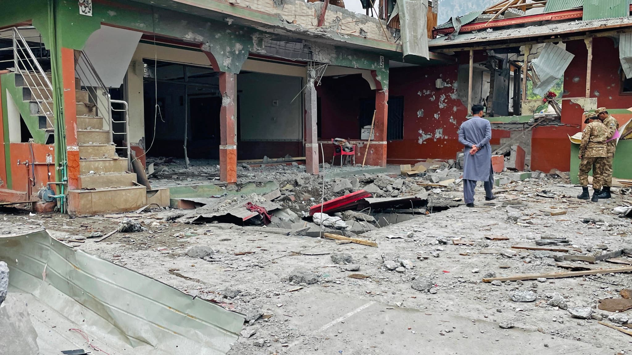 The soldiers inspect the debris of a mosque after the Indian strikes in Muzaffarabad, the capital of the Kashmir man administered by Pakistan, on May 7, 2025 The soldiers inspect the debris of a mosque after the Indian strikes in Muzaffarabad, the capital of the Kashmir man administered by Pakistan, on May 7, 2025