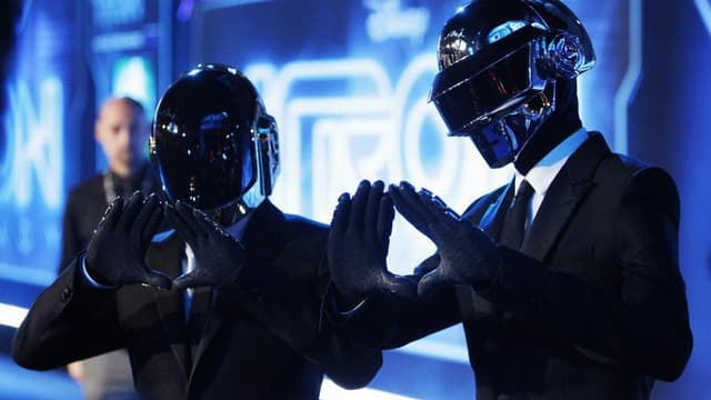 "Random Access Memories", le dernier album de Daft Punk s'est directement installé en tête des ventes aux Etats-Unis, avec 339.000 exemplaires écoulés une semaine après sa sortie. En France, il s'en est vendu 194.900 exemplaires, dont 67.500 téléchargemen