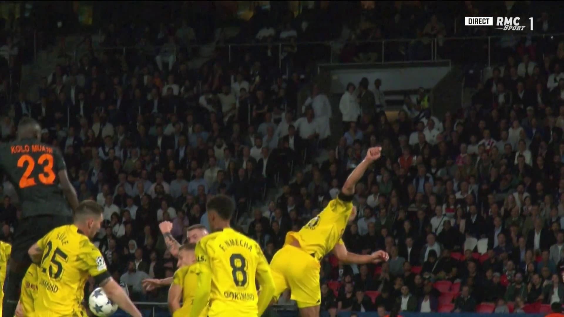 La main de Niklas Süle lors du match PSG-Dortmund en Ligue des champions, le 19/09/2023
