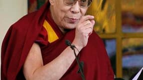 Le dalaï-lama prononce son discours annuel pour les 52 ans de sa fuite du Tibet. Le chef spirituel tibétain en exil a déclaré jeudi qu'il quittait toute fonction politique, une décision qui était attendue et vise à moderniser le gouvernement en exil de sa