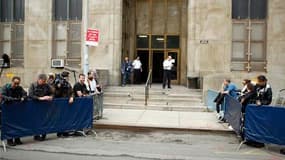 L'entrée du tribunal new-yorkais où une audience se tient jeudi pour décider de la libération sous caution ou non de Dominique Strauss-Kahn. DSK a été inculpé formellement, a annoncé le parquet, qui a répété s'opposer à la libération de l'ex-directeur gén