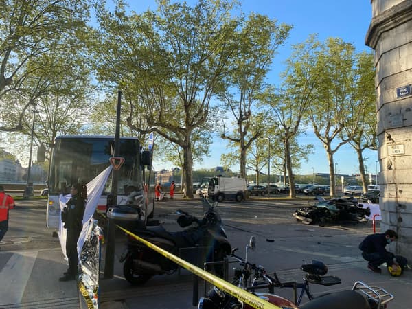 Une collision mortelle entre un bus TCL et une voiture a eu lieu le 12 avril 2024 sur le quai Gailleton à Lyon