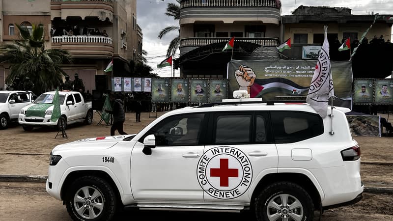 Des véhicules du Comité international de la Croix-Rouge à Deir al Balah, Gaza, le 8 février 2025.