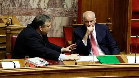 Le Premier ministre grec Georges Papandréou (à droite) et le ministre des Finances Evangelos Venizelos. Soulagés par le vote de confiance du Parlement grec, les dirigeants européens insistent maintenant sur l'étape suivante pour le gouvernement grec consi