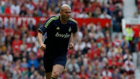 Zinedine Zidane, légende française du football a porté les couleurs du Real Madrid pendant 5 ans. Il est aujourd'hui l'entraineur adjoint des Merengues