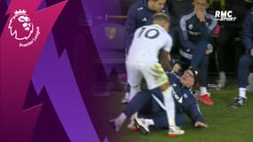 Norwhich - Leeds : Quand Raphinha fait accidentellement tomber…Bielsa derrière la ligne de touche