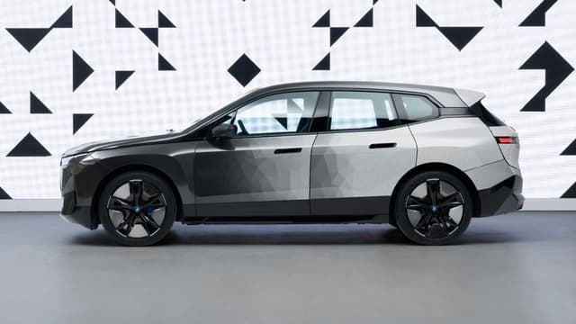La carrosserie peut changer de couleur en un instant.