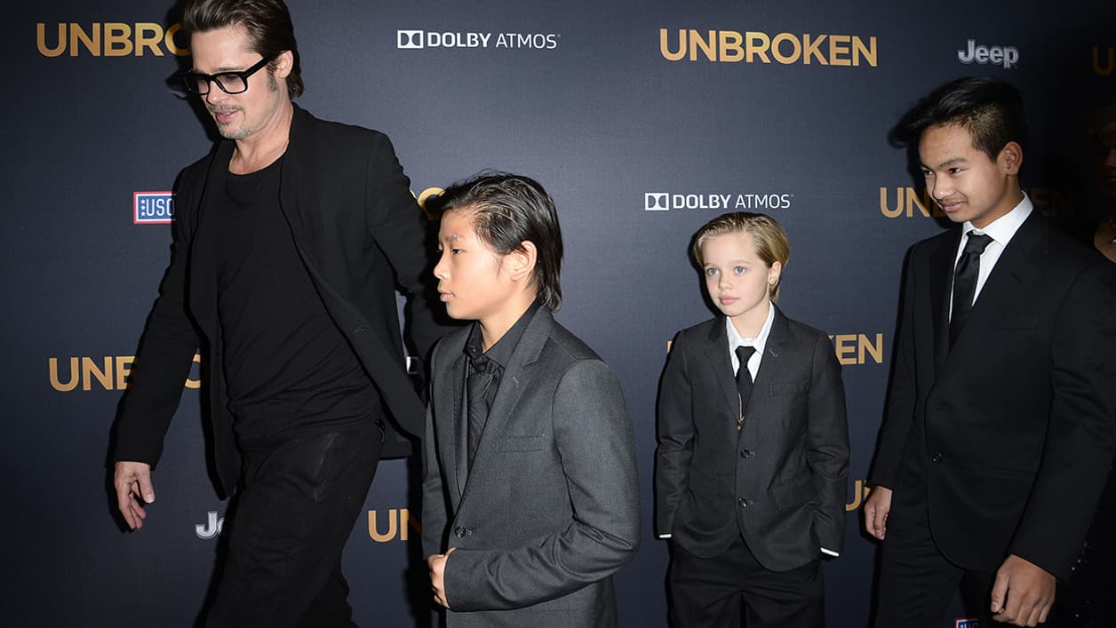 Brad Pitt, le 16 décembre 2014, accompagné de Pax, Shiloh et Maddox