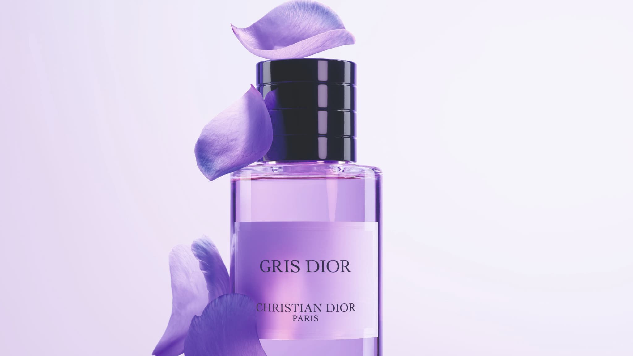 Le parfum Gris de la maison de luxe Dior. Le parfum Gris de la maison de luxe Dior.