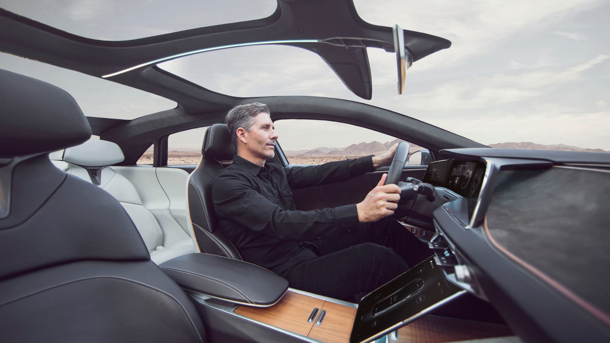 L'intérieur de la Lucid Air, avec son pare-brise qui se prolonge en toit panoramique. L'intérieur de la Lucid Air, avec son pare-brise qui se prolonge en toit panoramique.