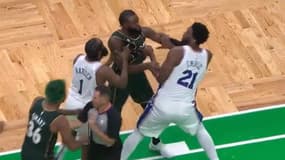 Joël Embiid et Marcus Smart