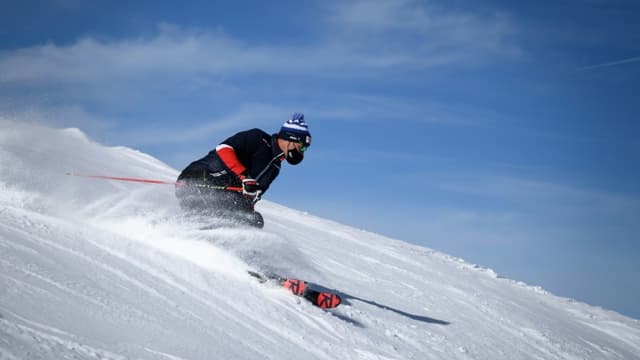 L'ancien champion olympique de ski Didier Défago, président des Remontées mécaniques du canton du Valais, sur les pistes de Verbier, en Suisse, le 15 novembre 2020 