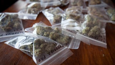 Selon le rapport, 4,5 millions de gens fument régulièrement du cannabis en France.