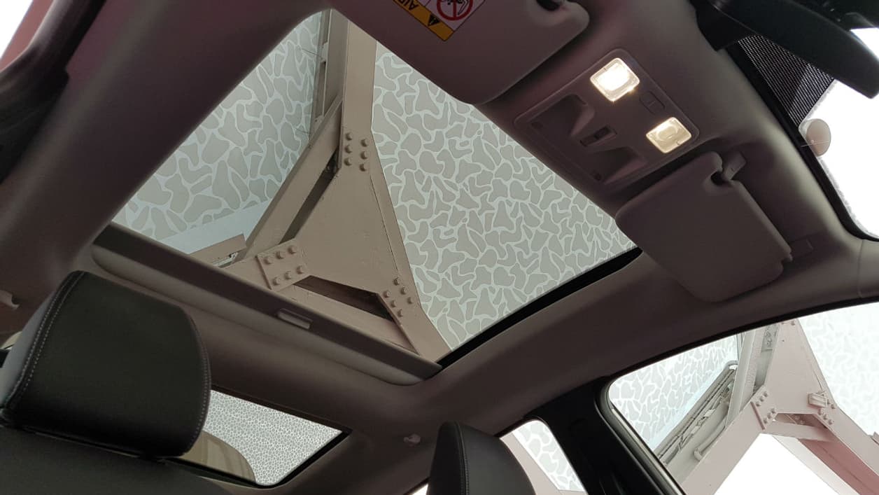 Le toit ouvrant, ici sur une version Vignale, apporte beaucoup en termes d'ambiance à bord. Le toit ouvrant, ici sur une version Vignale, apporte beaucoup en termes d'ambiance à bord.