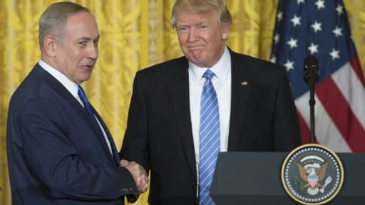 Le Premier ministre israélien Benjamin Netanyahu (g) et le président américain Donald Trump, le 15 février 2017 à la Maison Blanche, à Washington Le Premier ministre israélien Benjamin Netanyahu (g) et le président américain Donald Trump, le 15 février 2017 à la Maison Blanche, à Washington