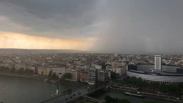 Un orage de grêle stationnaire s'est abattu sur Paris mardi 22 mai 2018.