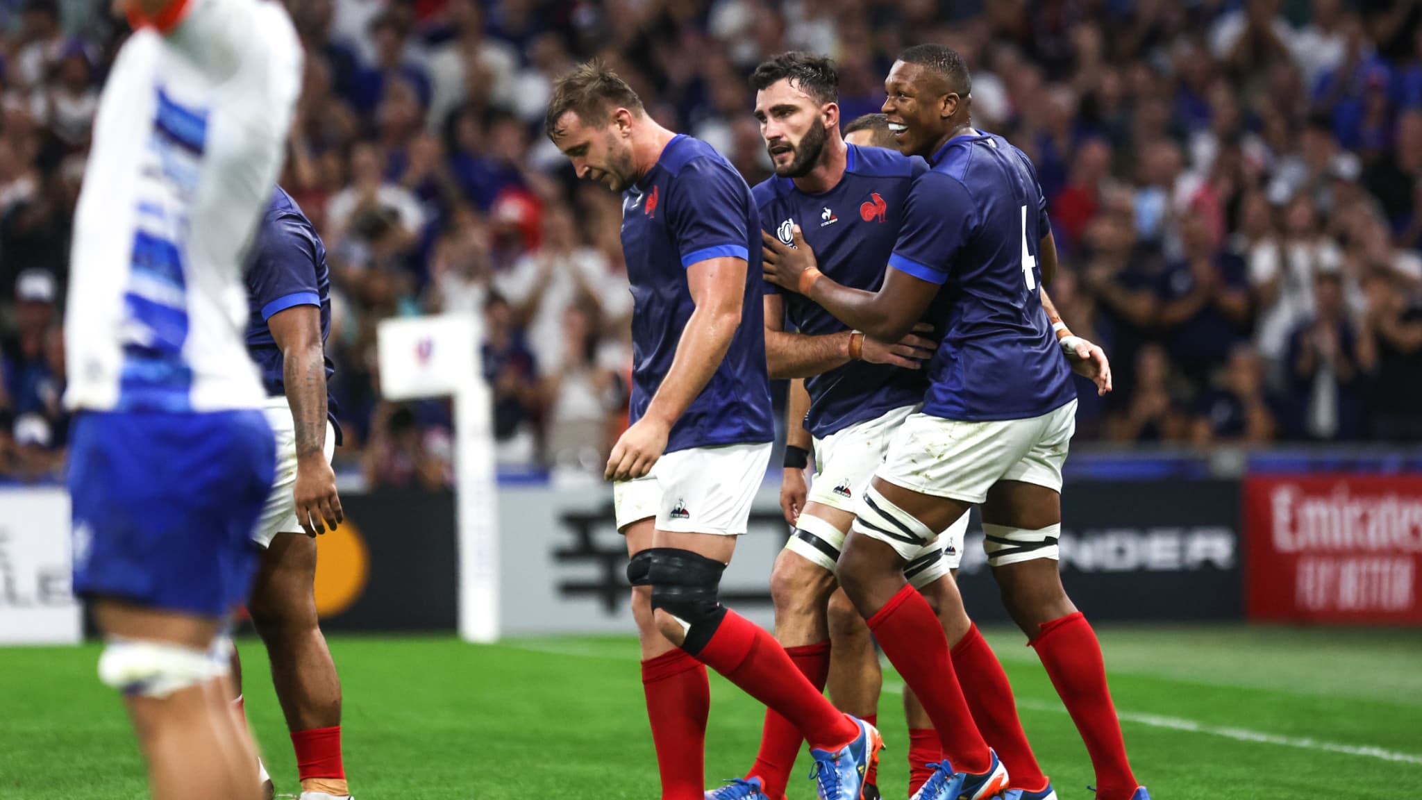 Les Bleus célèbrent l'essai de Charles Ollivon, face à la Namibie, le 21 septembre à Marseille.