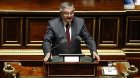 Une enquête préliminaire a été ouverte le 2 août sur d'éventuels détournements de fonds publics dans l'emploi des enfants du sénateur comme assistants parlementaires.