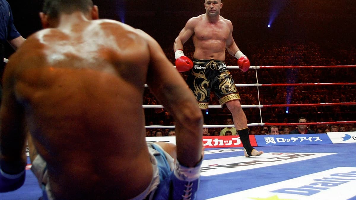 Le super-fight de Jérôme Le Banner contre Cyril Abidi, à Bercy