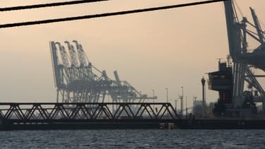 Au port du Havre, aucun bateau ne rentrait ni ne sortait ce mardi 14 janvier mais les accès à la zone industrialo-portuaire n'étaient pas bloqués.