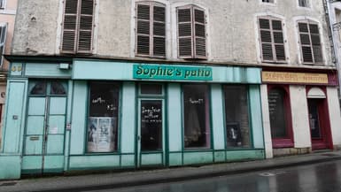 Un commerce vacant à Vaucouleurs dans la Meuse, le 26 janvier 2024.