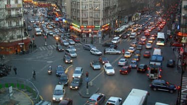 Les automobilistes français roulent de plus en plus à l'essence et de moins en moins en boîte manuelle.