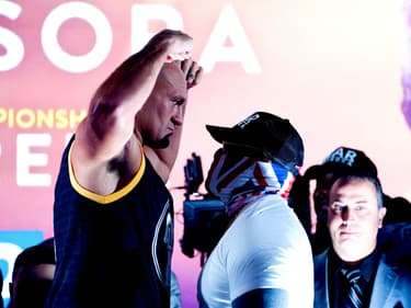 Le face à face entre Tyson Fury et Derek Chisora avant leur troisième combat, le 2 décembre 2022