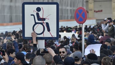 Des milliers de manifestants ont défilé vendredi en Algérie contre la réélection du président Bouteflika.