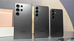 De gauche à droite: Samsung Galaxy S24 Ultra, S24+ et S24
