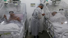 Dans une unité de soins intensifs pour malades du Covid-19 à Manaus, au Brésil, le 20 mai 2020