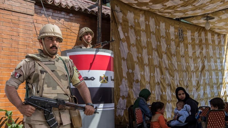 Des soldats égyptiens au Caire le 22 avril 2019. 