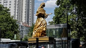 La statue de Gisele Halimi, rue de la Chapelle à Paris le 18 juillet 2025