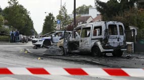 Les voitures de police brûlées lors de l'attaque aux cocktails Molotov, à Viry-Châtillon, en octobre dernier. 