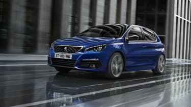 Quatre ans après son lancement, Peugeot fait évoluer sa berline compacte, la 308.