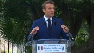 Emmanuel Macron s'exprime lors d'une commémoration à Bormes-les-Mimosas, le 19 août 2022