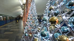 Un arbre de Noël dans le métro de Kharkiv - Décembre 2023 