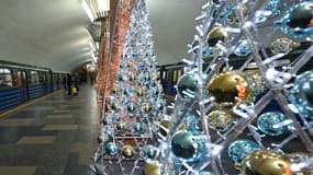 Un arbre de Noël dans le métro de Kharkiv - Décembre 2023 