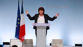 A trois jours du second tour de la primaires socialiste, Martine Aubry a vanté jeudi soir à Lille "une gauche forte" qu'elle veut représenter en déclinant les thèmes qui la différencient de François Hollande. /Photo prise le 13 octobre 2011/REUTERS/Pascal