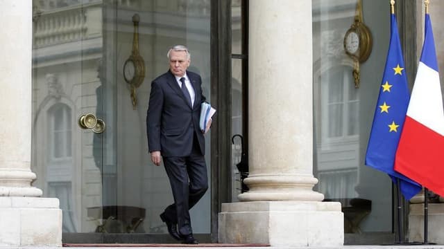 Une majorité de Français jugent honnête le Premier ministre, Jean-Marc Ayrault, mais n'en ont pas moins une mauvaise opinion de lui, selon un sondage BVA publié par Le Parisien-Dimanche. /Photo prise le 2 mai 2013/REUTERS/Charles Platiau