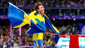 LES ARCHIVES RMC - Paris 2024 : Armand Duplantis bat le record du monde de saut à la perche