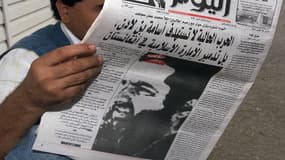 Le mollah Omar en une d'un journal algérien en octobre 2001