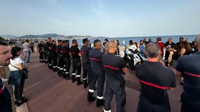 400 personnes s'étaient réunies pour rendre hommage au pompier tué par un chauffard sur la Promenade des Anglais.