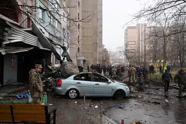 Les images du crash de l'hélicoptère du ministre ukrainien en banlieue de Kiev Les images du crash de l'hélicoptère du ministre ukrainien en banlieue de Kiev