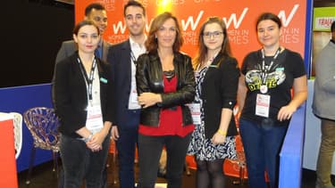 Autour de Julie Chalmette (centre, veste de cuir), de gauche à droite: Noémie, Axel, Alexandre, Ophélie et Marion.