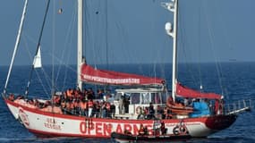 Des migrants secourus par l'Open Arms de l'ONG espagnole Pro Activa le 7 mai 2018.