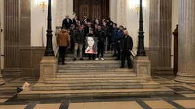 La famille d'Axelle Dorier devant la salle d'audience le 21 janvier 2023?