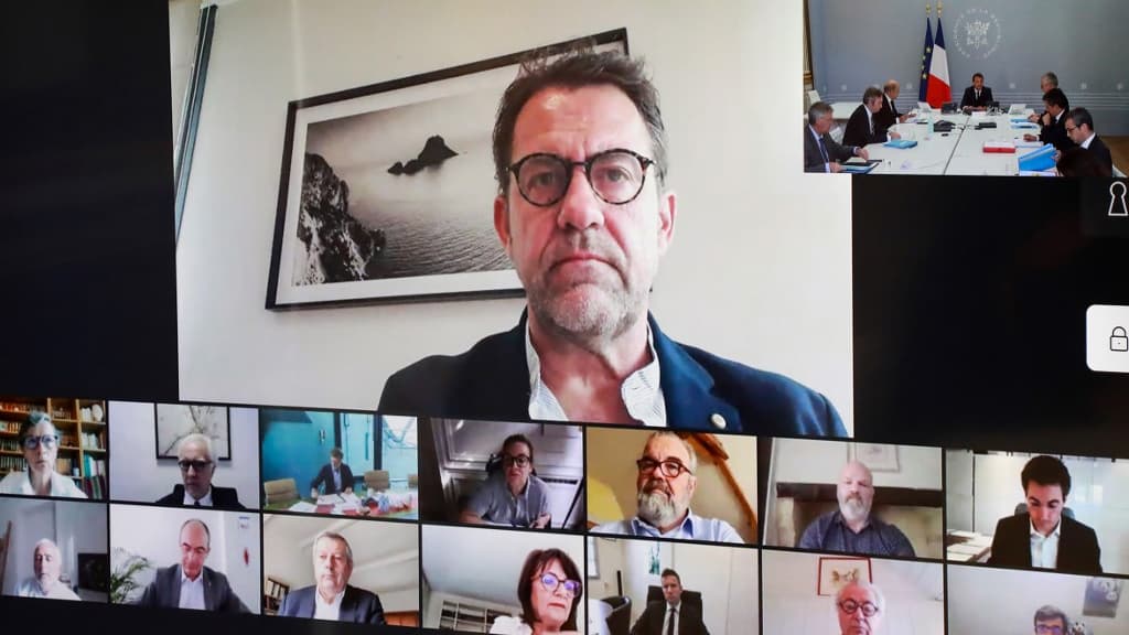 Emmanuel Macron et ses ministres s'entretiennent avec des restaurateurs et hôteliers, le 24 avril 2020. Emmanuel Macron et ses ministres s'entretiennent avec des restaurateurs et hôteliers, le 24 avril 2020.