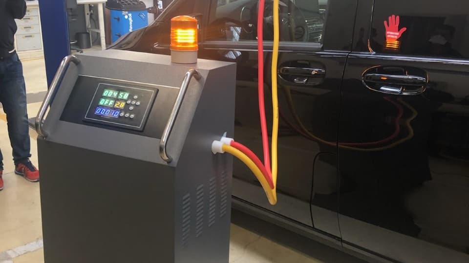 Le nettoyage à l'ozone d'un taxi. Le nettoyage à l'ozone d'un taxi.