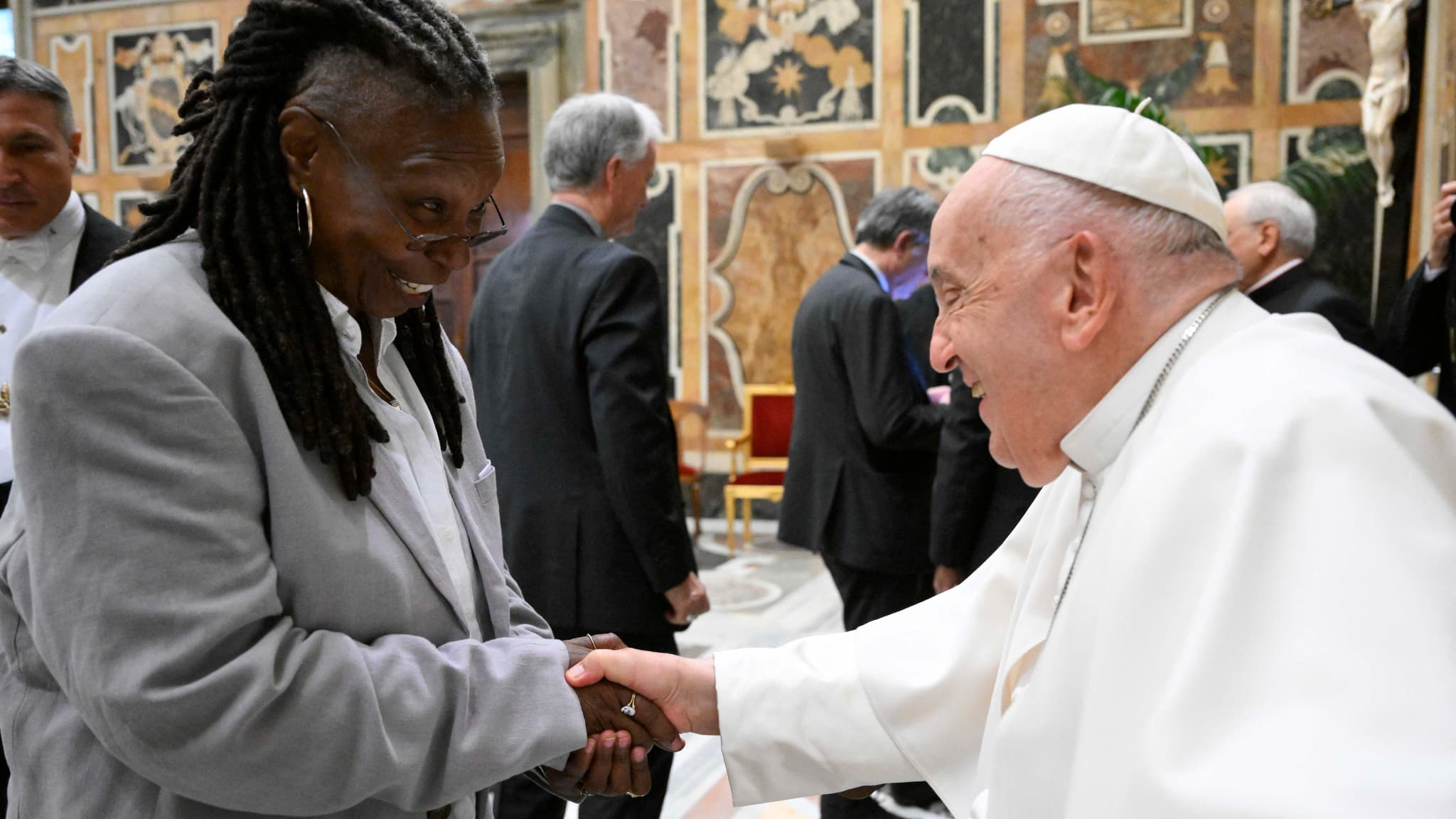 Whoopi Golberg rencontrant le pape François le 14 juin 2024 Whoopi Golberg rencontrant le pape François le 14 juin 2024